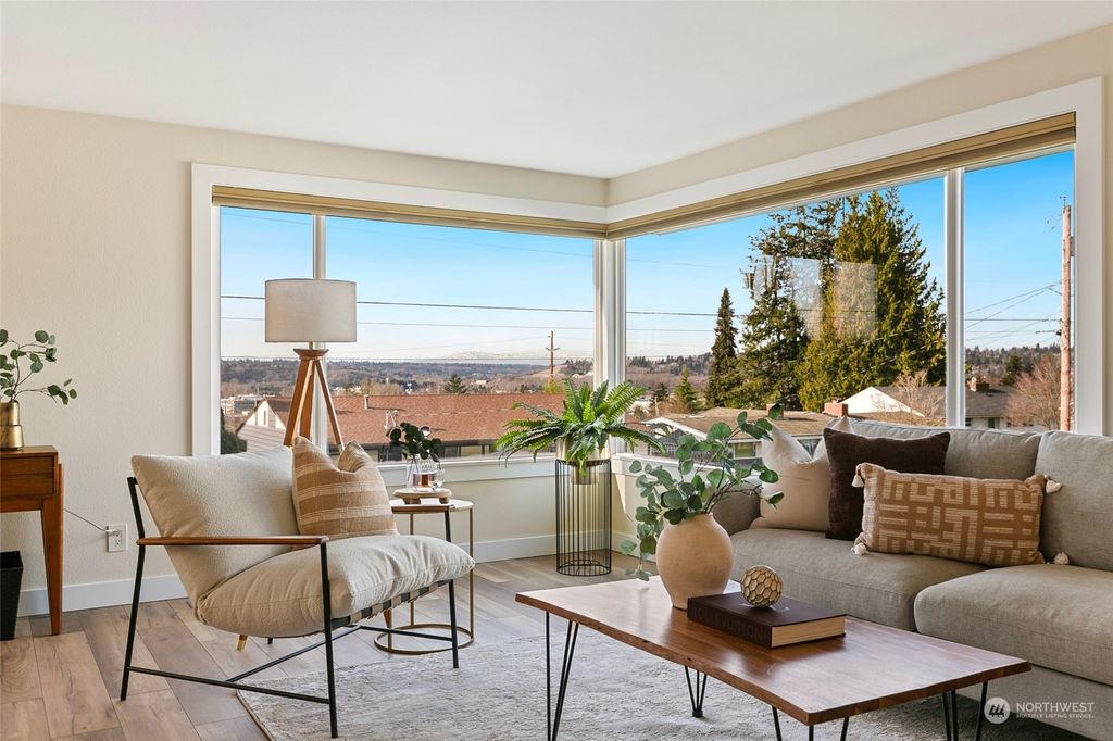 Photo of 1822 Morris Avenue S, Renton, WA 98055 (MLS # 2322095)