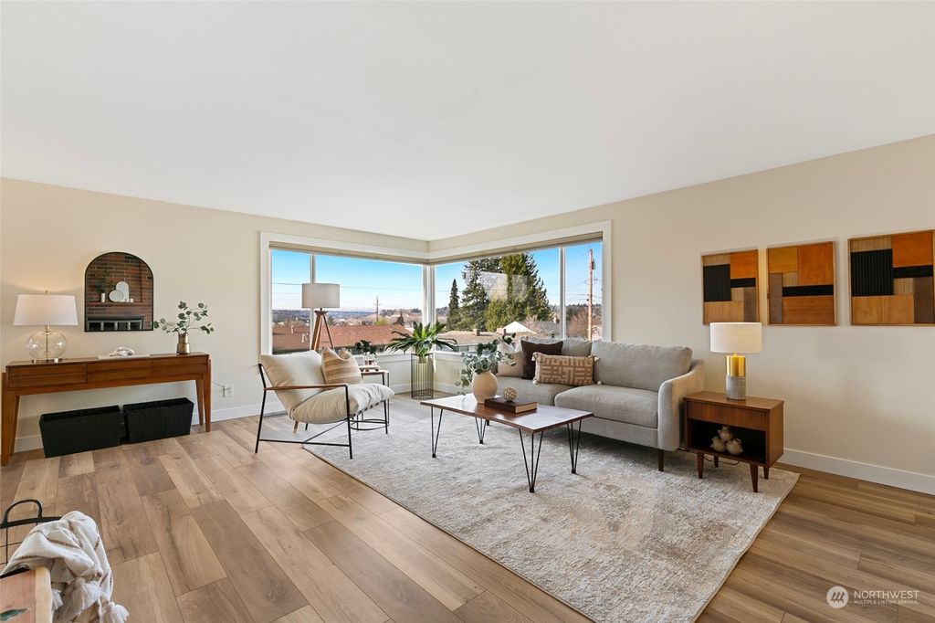 Photo of 1822 Morris Avenue S, Renton, WA 98055 (MLS # 2322095)