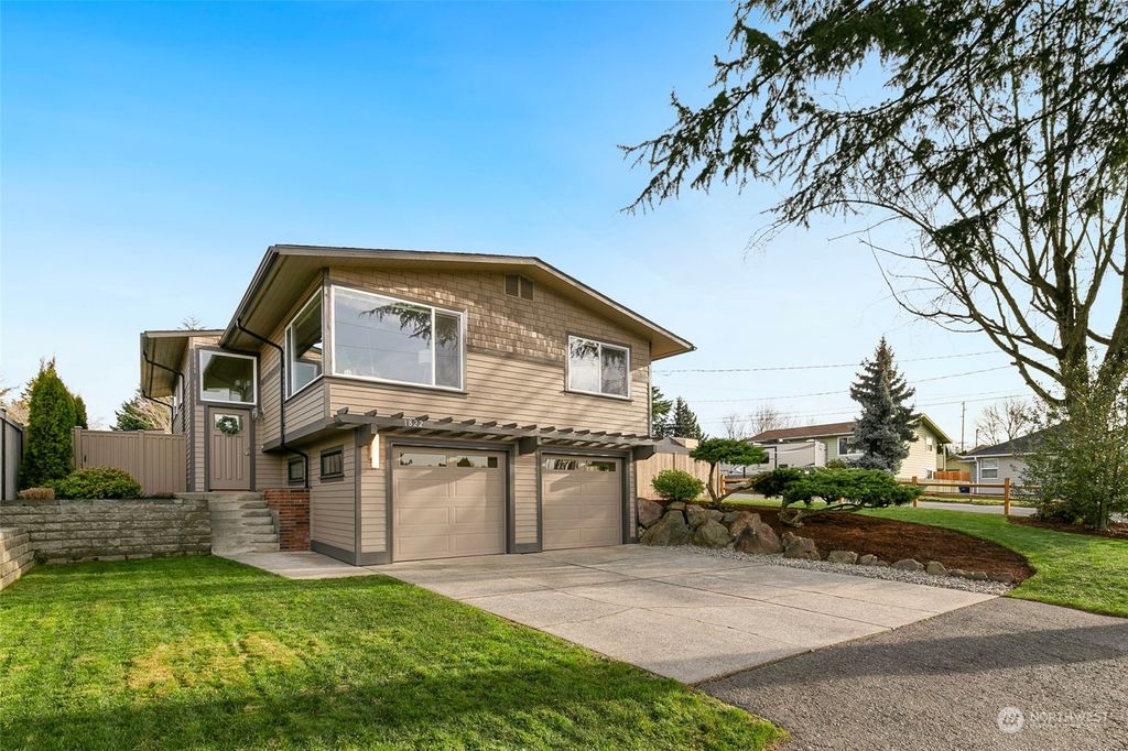 Photo of 1822 Morris Avenue S, Renton, WA 98055 (MLS # 2322095)