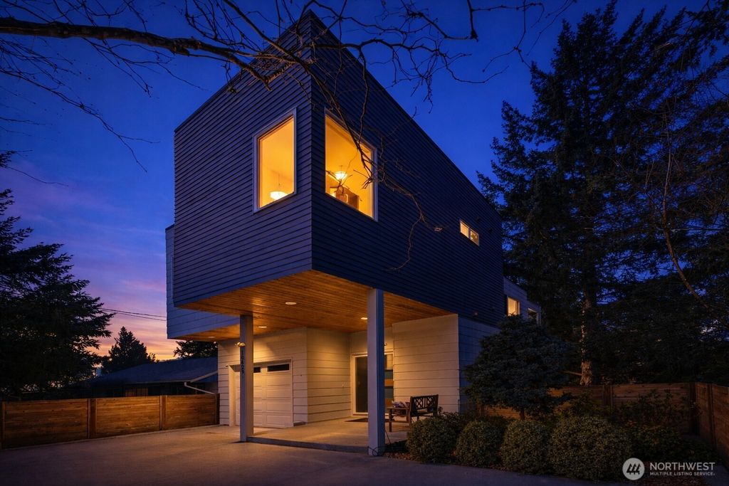 Photo of 10429 7th Avenue SW, Seattle, WA 98146 (MLS # 2497152)