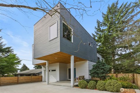 Photo of 10429 7th Avenue SW, Seattle, WA 98146 (MLS # 2497152)