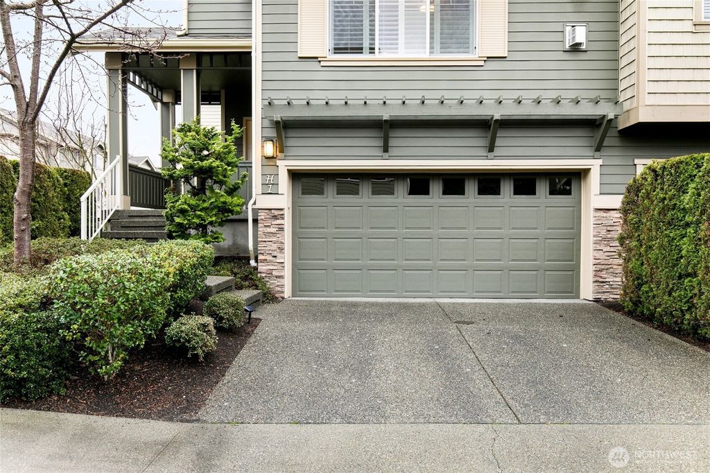 Photo of 320 Chelan Place NE #H1, Renton, WA 98059 (MLS # 2466967)