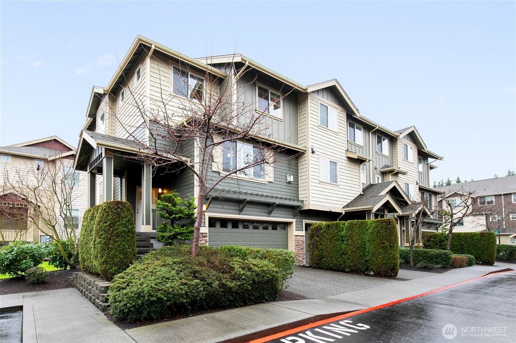 Photo of 320 Chelan Place NE #H1, Renton, WA 98059 (MLS # 2466967)