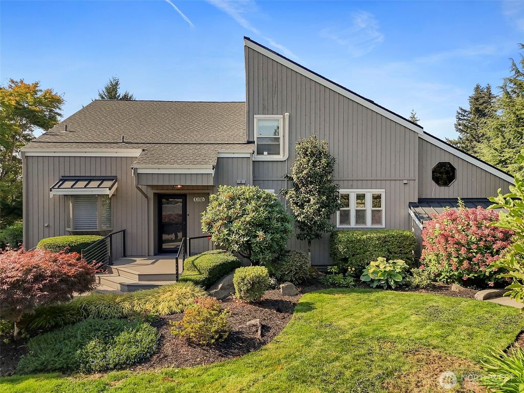 Photo of 10816 SE 292nd Street, Auburn, WA 98092 (MLS # 2437174)