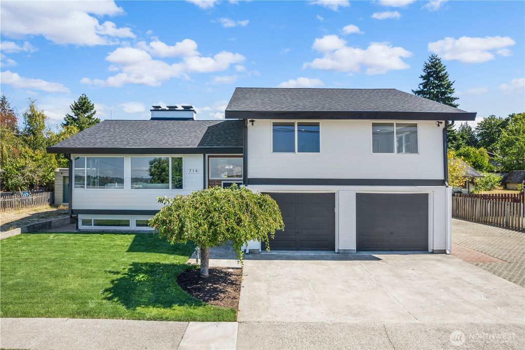 Photo of 714 High Avenue S, Renton, WA 98057 (MLS # 2417134)