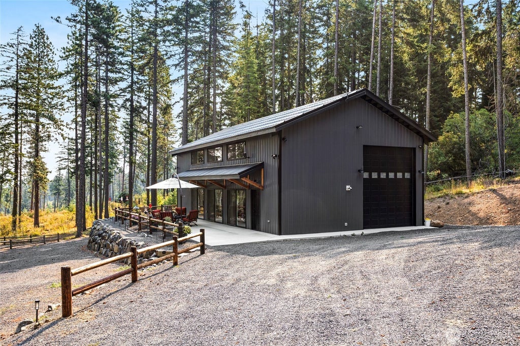 Photo of 860 Pumphouse Hill Road, Cle Elum, WA 98922 (MLS # 2574608)