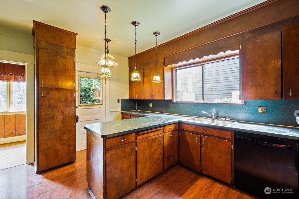 Photo of 2634 Warren Avenue N, Seattle, WA 98109 (MLS # 2151520)