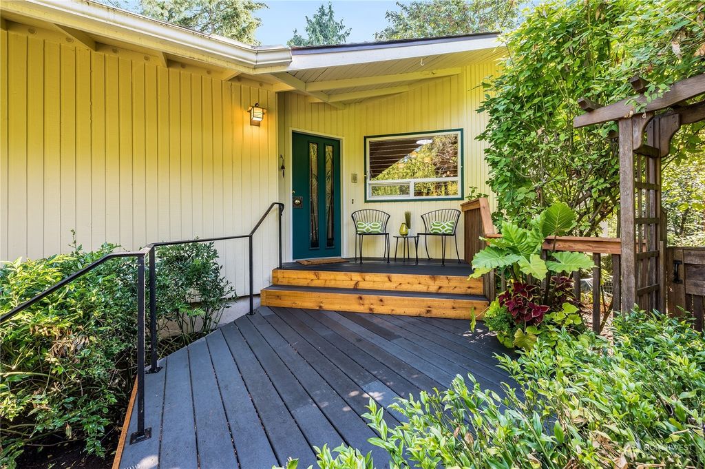 Photo of 5111 NE 201st Place, Lake Forest Park, WA 98155 (MLS # 2274357)