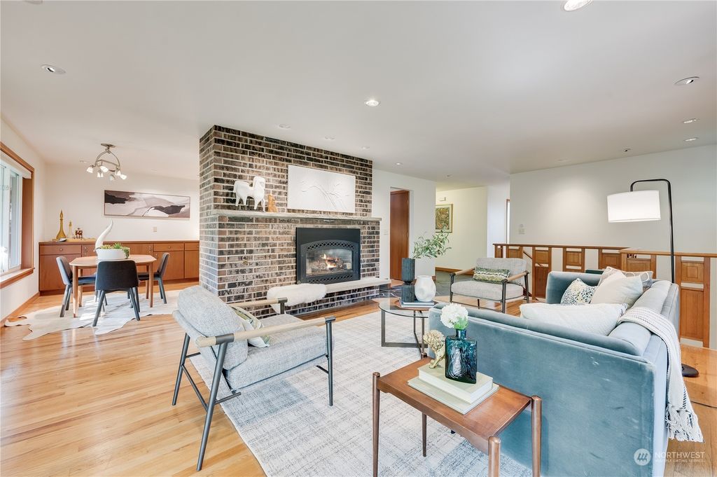 Photo of 5111 NE 201st Place, Lake Forest Park, WA 98155 (MLS # 2274357)