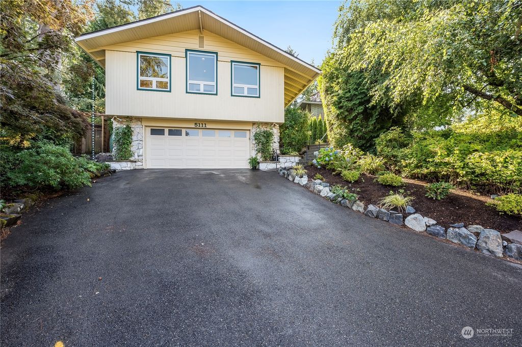 Photo of 5111 NE 201st Place, Lake Forest Park, WA 98155 (MLS # 2274357)