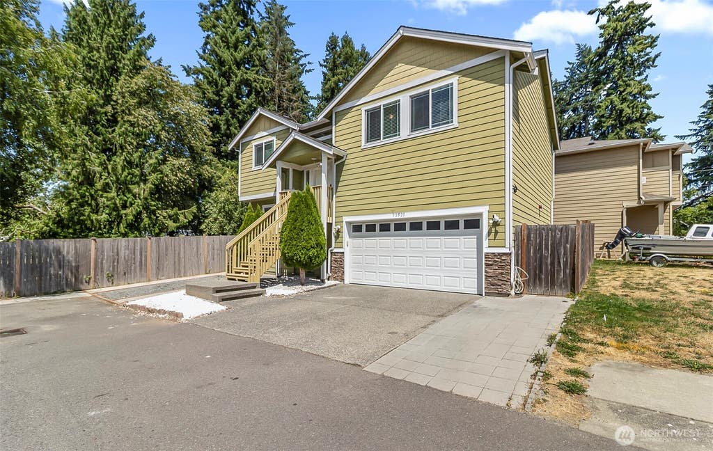 Photo of 12520 24th Place W, Everett, WA 98204 (MLS # 2562697)