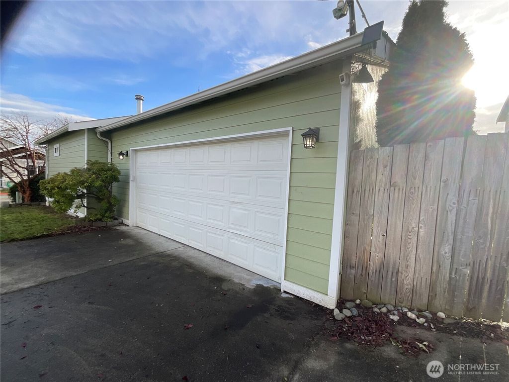 Photo of 1105 NE Cordero Drive, Oak Harbor, WA 98277 (MLS # 2457288)