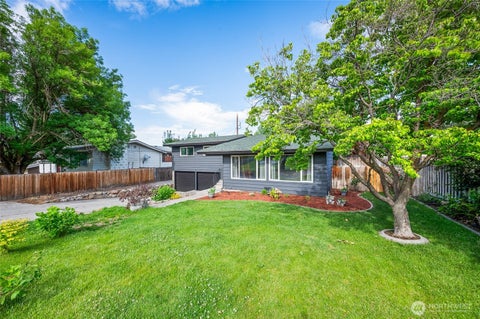Photo of 1127 S Miller Street, Wenatchee, WA 98801 (MLS # 2531951)