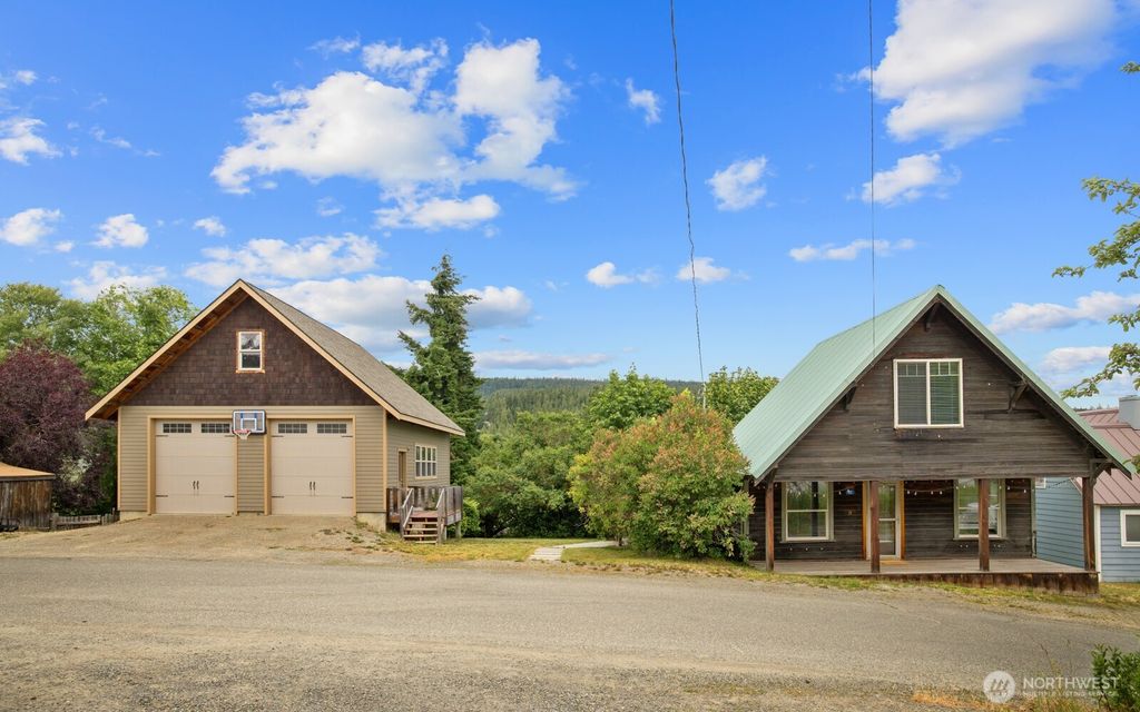 Photo of 313 S 2nd Street, Roslyn, WA 98941 (MLS # 2513751)