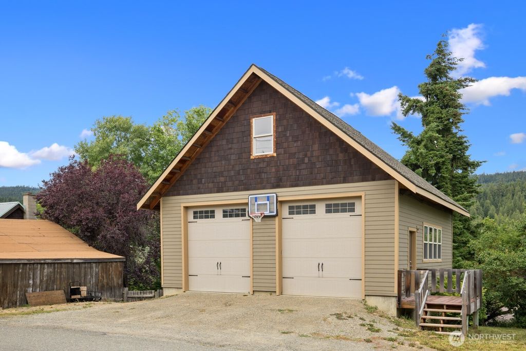 Photo of 313 S 2nd Street, Roslyn, WA 98941 (MLS # 2513751)