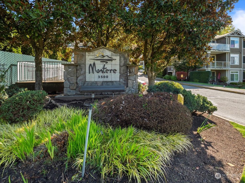 Photo of 3500 E Lake Sammamish Parkway Pkwy SE #6-101, Sammamish, WA 98075 (MLS # 2226695)