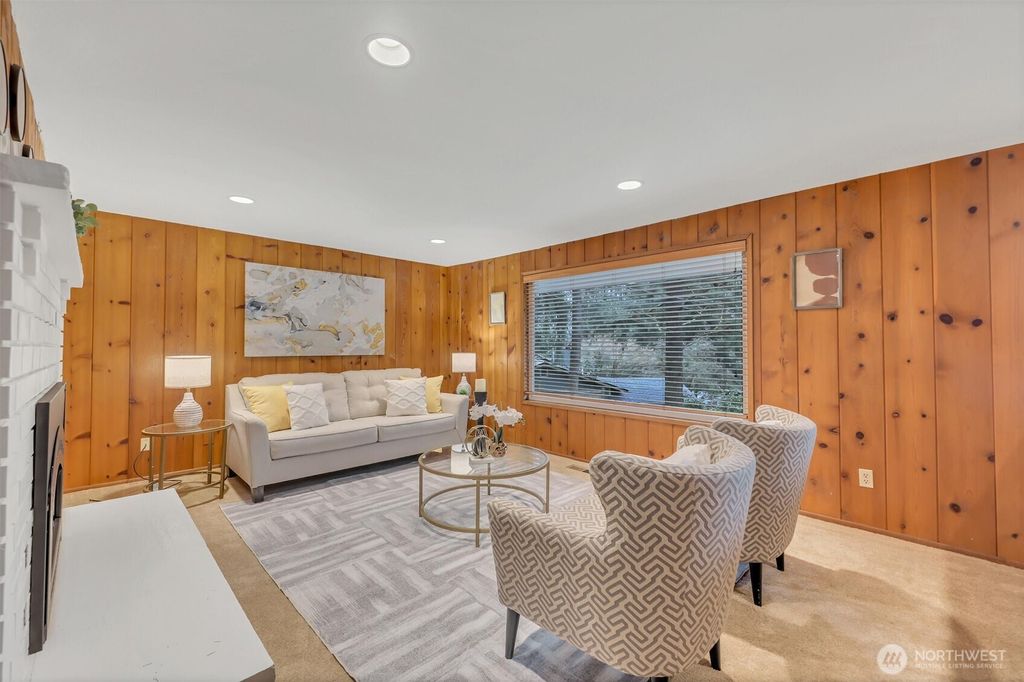 Photo of 495 SW Forest Place, Issaquah, WA 98027 (MLS # 2343620)