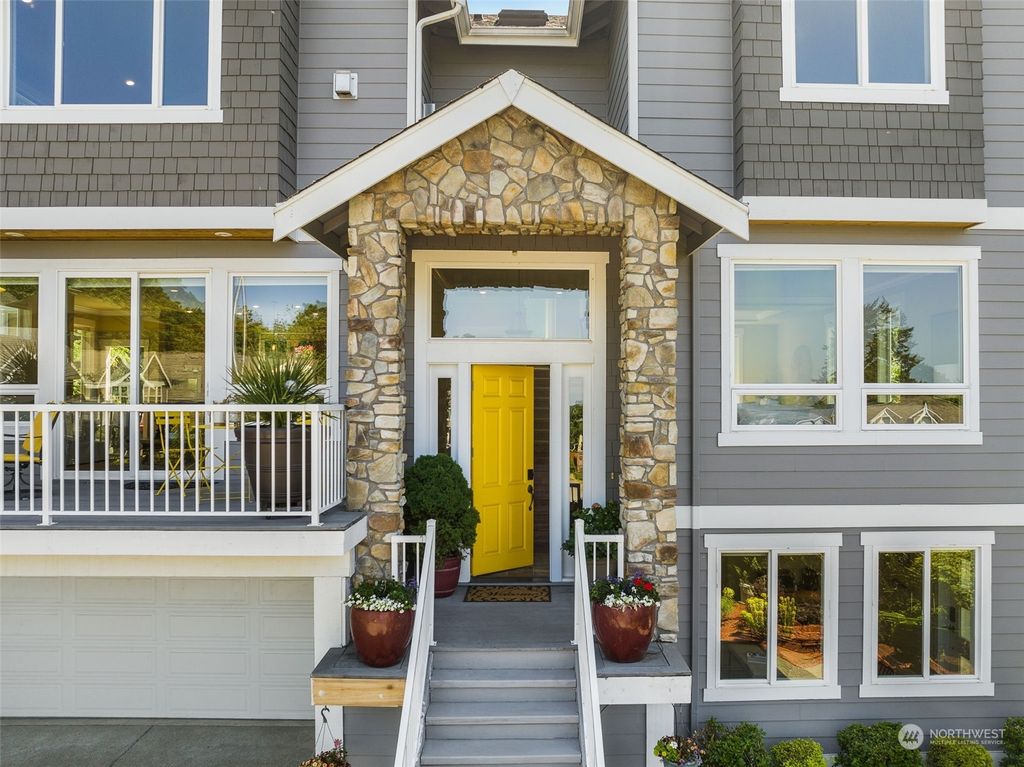 Photo of 1313 N 27th Court, Renton, WA 98056 (MLS # 2065931)
