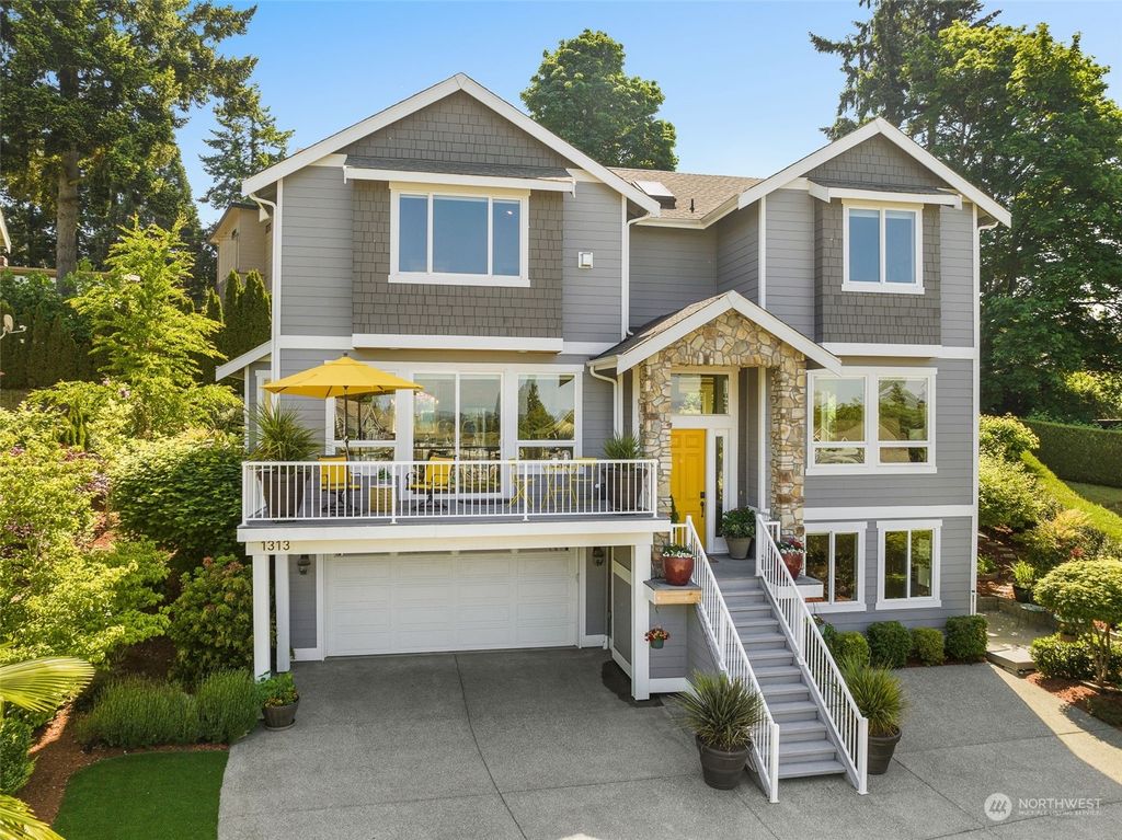 Photo of 1313 N 27th Court, Renton, WA 98056 (MLS # 2065931)