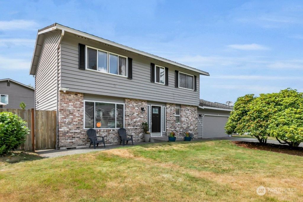 Photo of 17043 159th Place SE, Renton, WA 98058 (MLS # 2149990)