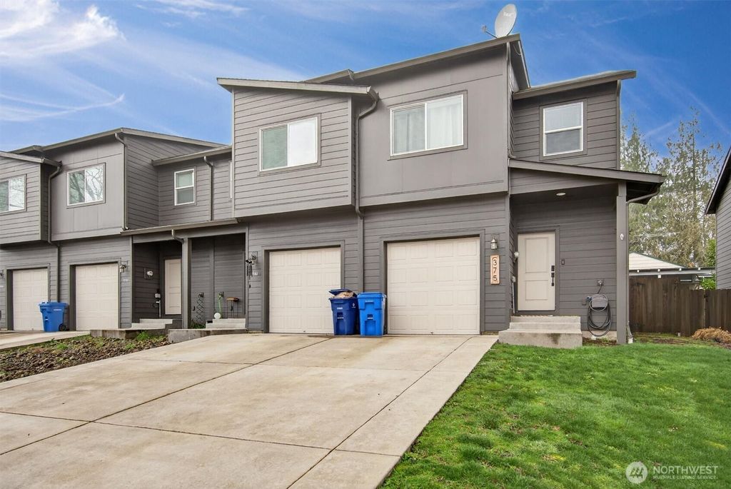 Photo of 375 S 10th Street, Kalama, WA 98625 (MLS # 2484489)