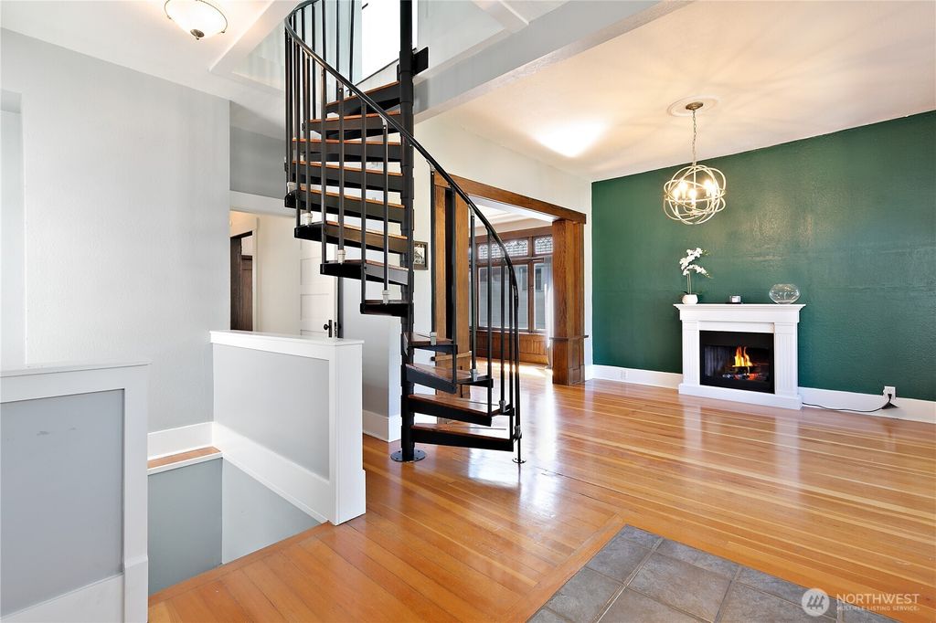 Photo of 6540 19th Avenue NE, Seattle, WA 98115 (MLS # 2466364)