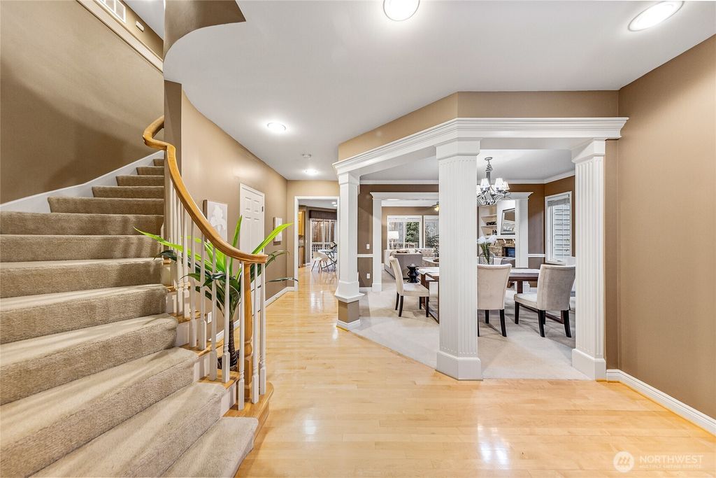 Photo of 908 274th Way SE, Sammamish, WA 98075 (MLS # 2373312)