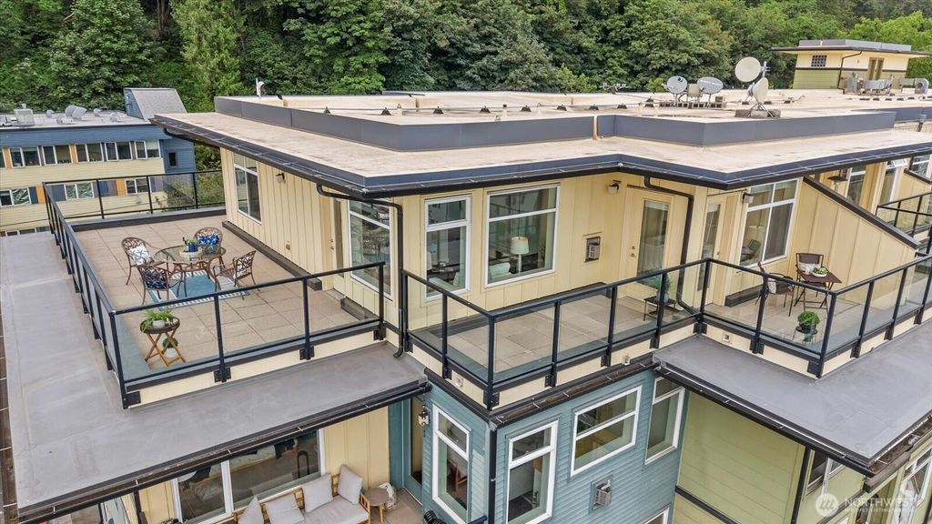 Photo of 655 Crockett Street Ct #A507, Seattle, WA 98109 (MLS # 2548638)
