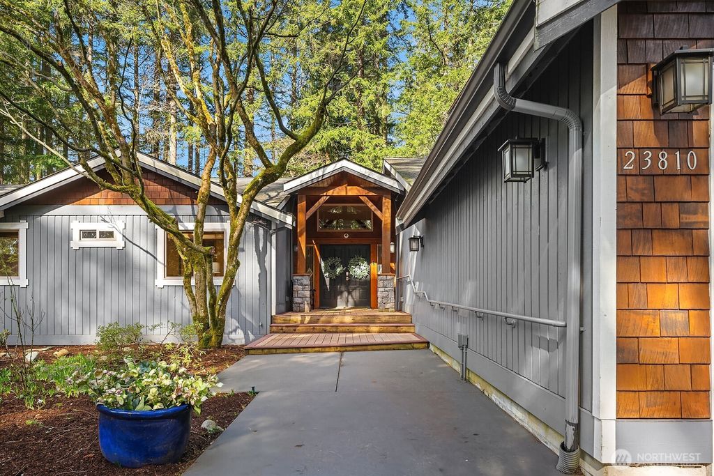 Photo of 23810 SE 33rd Street, Sammamish, WA 98029 (MLS # 2335524)