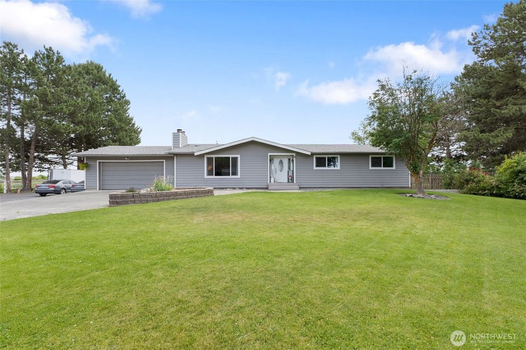 Photo of 2351 Admiral Road NE, Moses Lake, WA 98837 (MLS # 2466413)