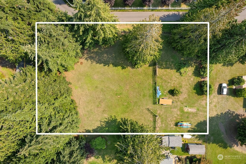 Photo of 205 XX SE 24th Street, Sammamish, WA 98075 (MLS # 2290571)
