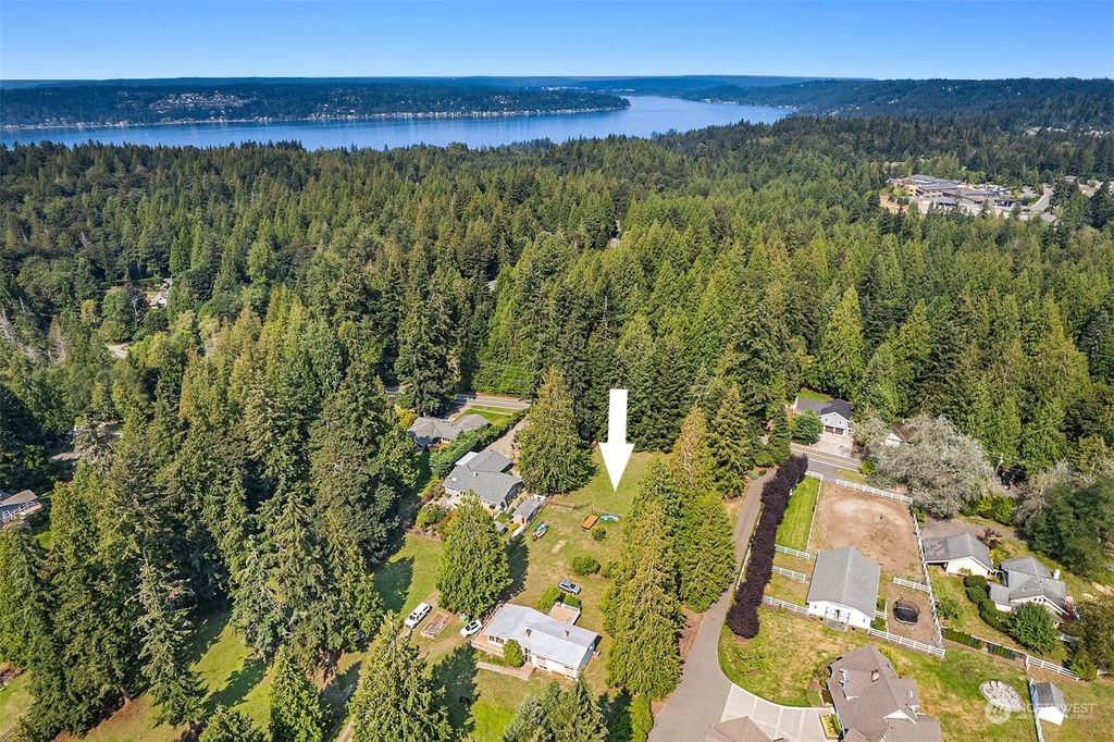 Photo of 205 XX SE 24th Street, Sammamish, WA 98075 (MLS # 2290571)