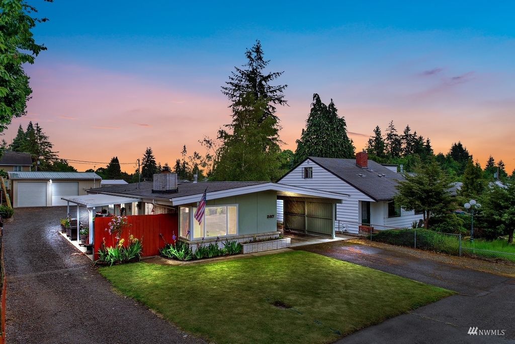 Photo of 2417 NE 23rd Street, Renton, WA 98056 (MLS # 1985057)