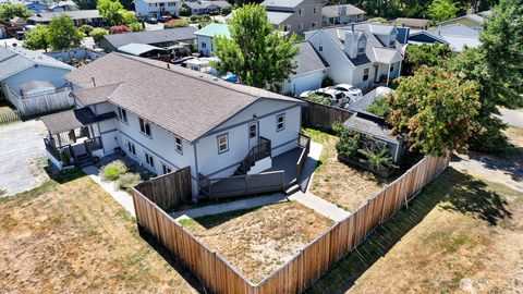 Photo of 3204 D Avenue, Anacortes, WA 98221 (MLS # 2396902)