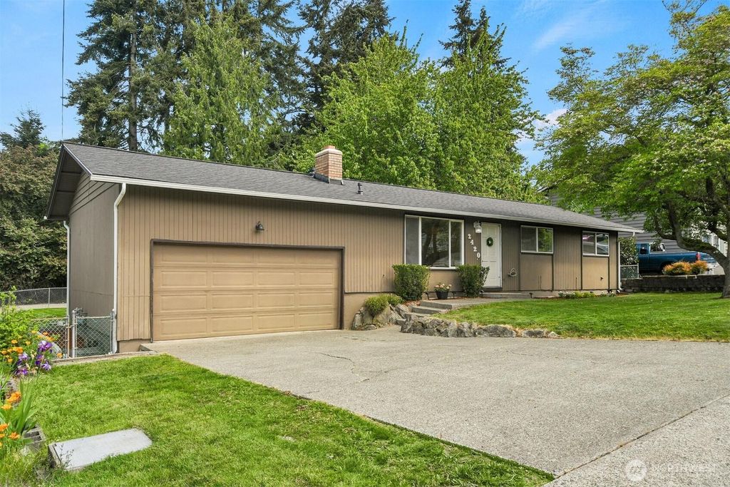 Photo of 2420 SW 326th Street, Federal Way, WA 98023 (MLS # 2515745)