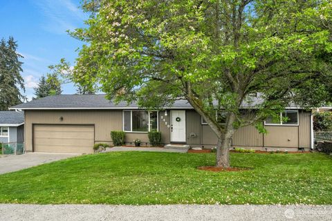 Photo of 2420 SW 326th Street, Federal Way, WA 98023 (MLS # 2515745)