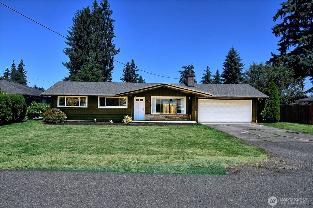 Photo of 5305 86th Pl NE Pl, Marysville, WA 98270 (MLS # 2401637)