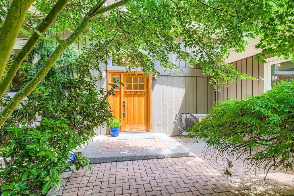 Photo of 11446 Ohde Avenue, Kirkland, WA 98033 (MLS # 2437795)
