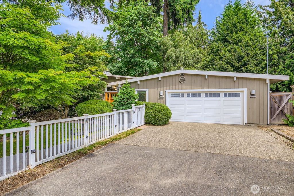 Photo of 11446 Ohde Avenue, Kirkland, WA 98033 (MLS # 2437795)