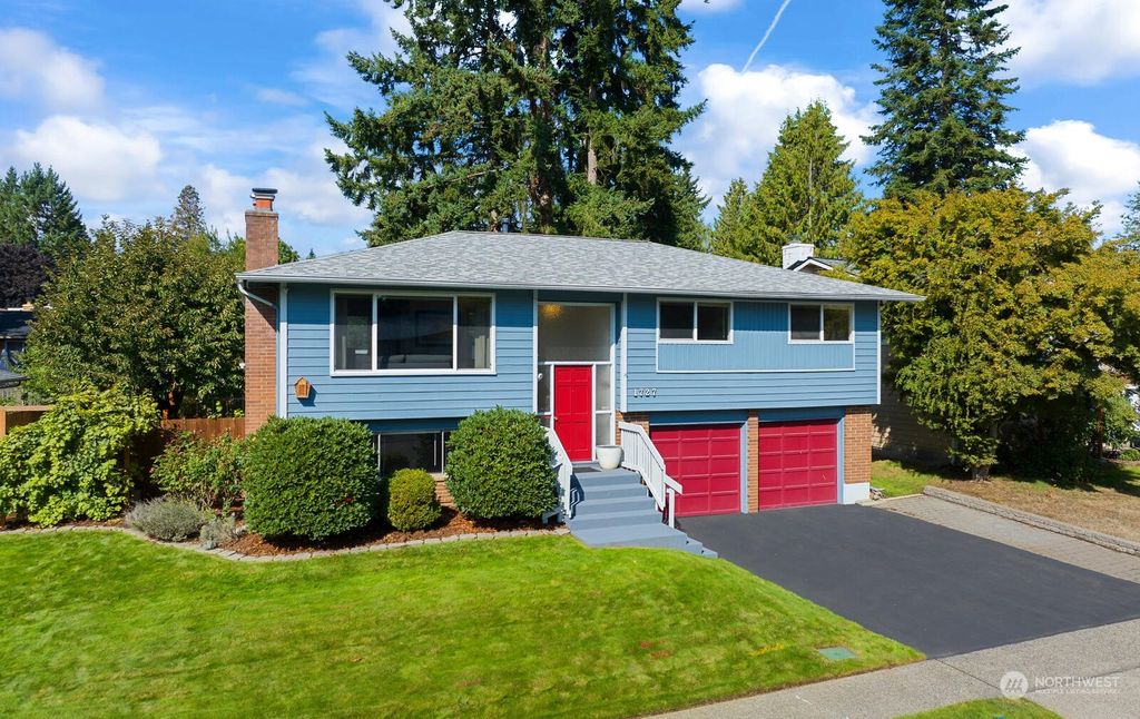 Photo of 1727 Anacortes Avenue NE, Renton, WA 98059 (MLS # 2167751)