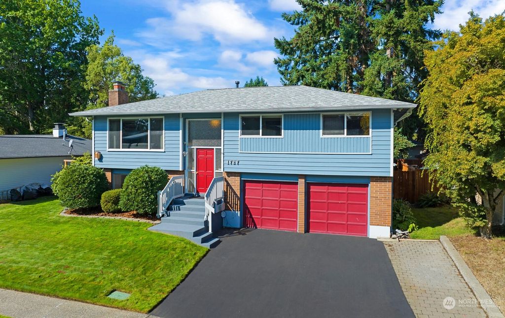 Photo of 1727 Anacortes Avenue NE, Renton, WA 98059 (MLS # 2167751)