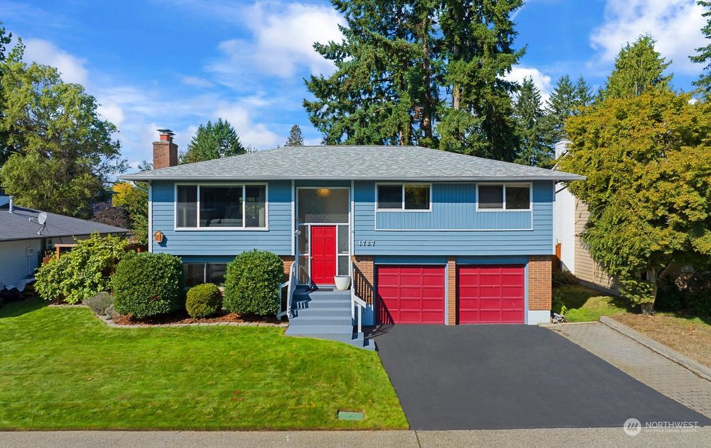Photo of 1727 Anacortes Avenue NE, Renton, WA 98059 (MLS # 2167751)
