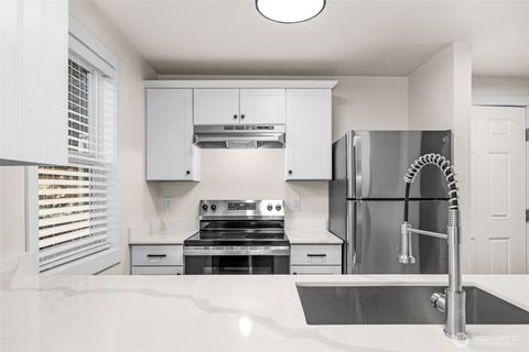 Photo of 1302 Chestnut Street #2, Everett, WA 98201 (MLS # 2467761)