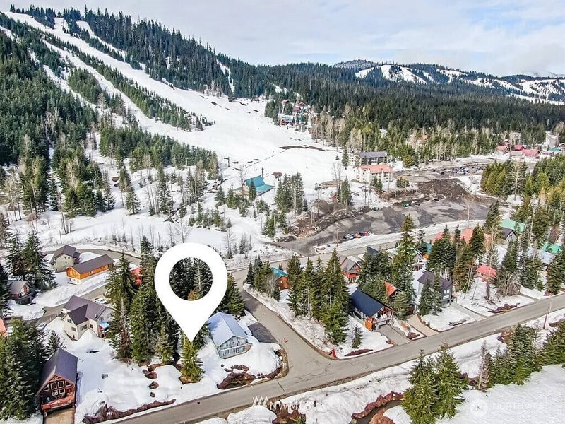 811 E Hyak Dr