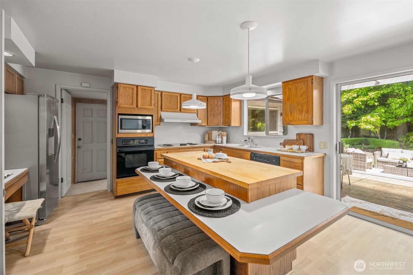 Bellevue, Washington 98007, United States, 4 Bedrooms Bedrooms, ,2 BathroomsBathrooms,Residential,Active,139949