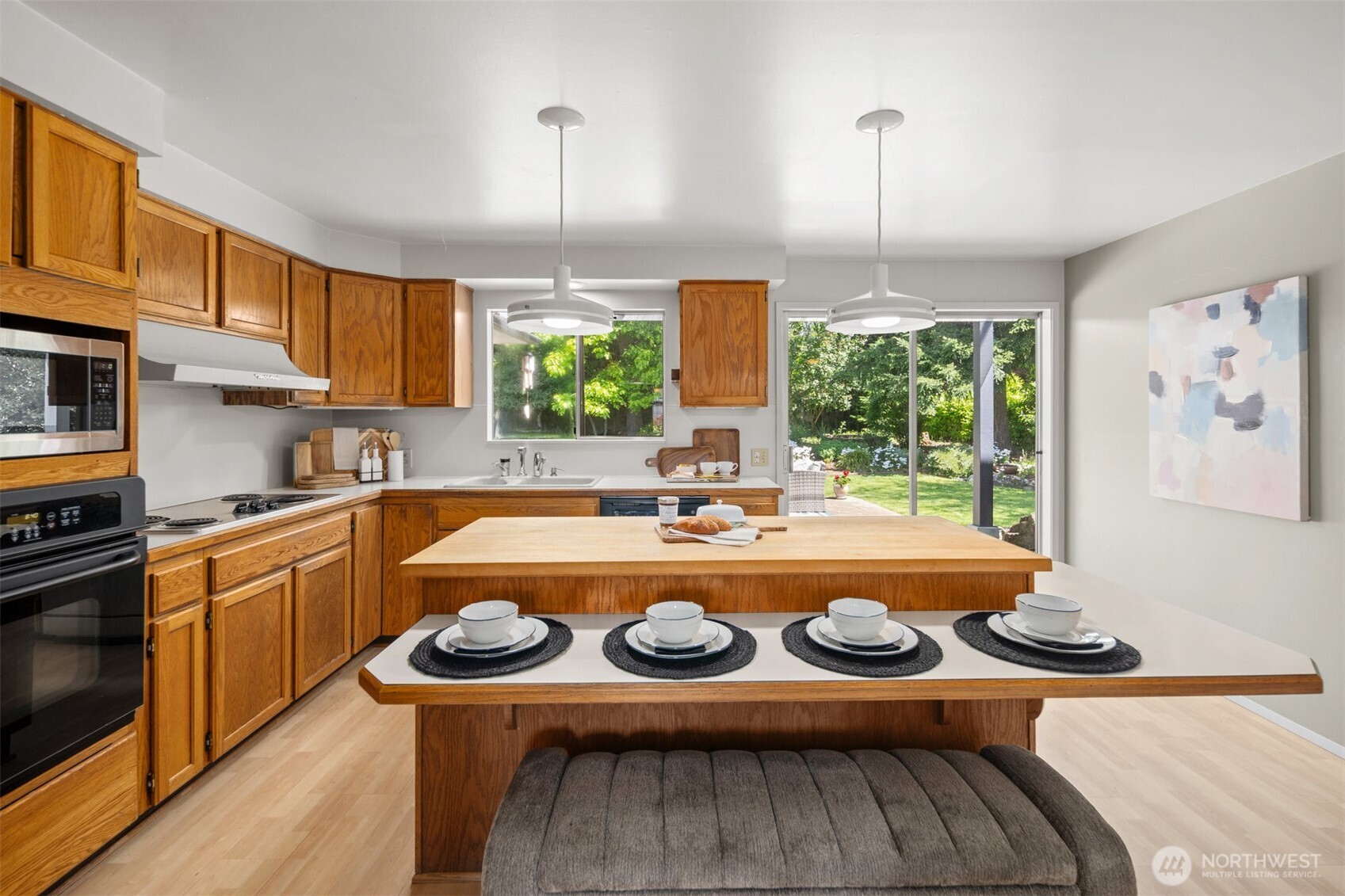 Bellevue, Washington 98007, United States, 4 Bedrooms Bedrooms, ,2 BathroomsBathrooms,Residential,Active,139949