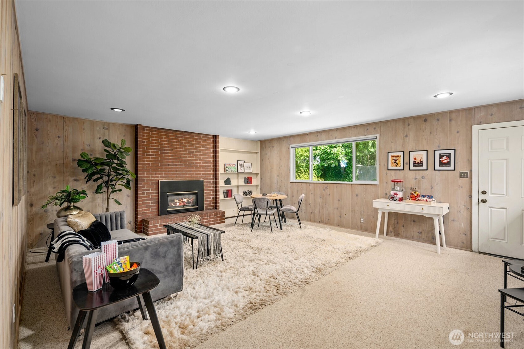 Bellevue, Washington 98007, United States, 4 Bedrooms Bedrooms, ,2 BathroomsBathrooms,Residential,Active,139949