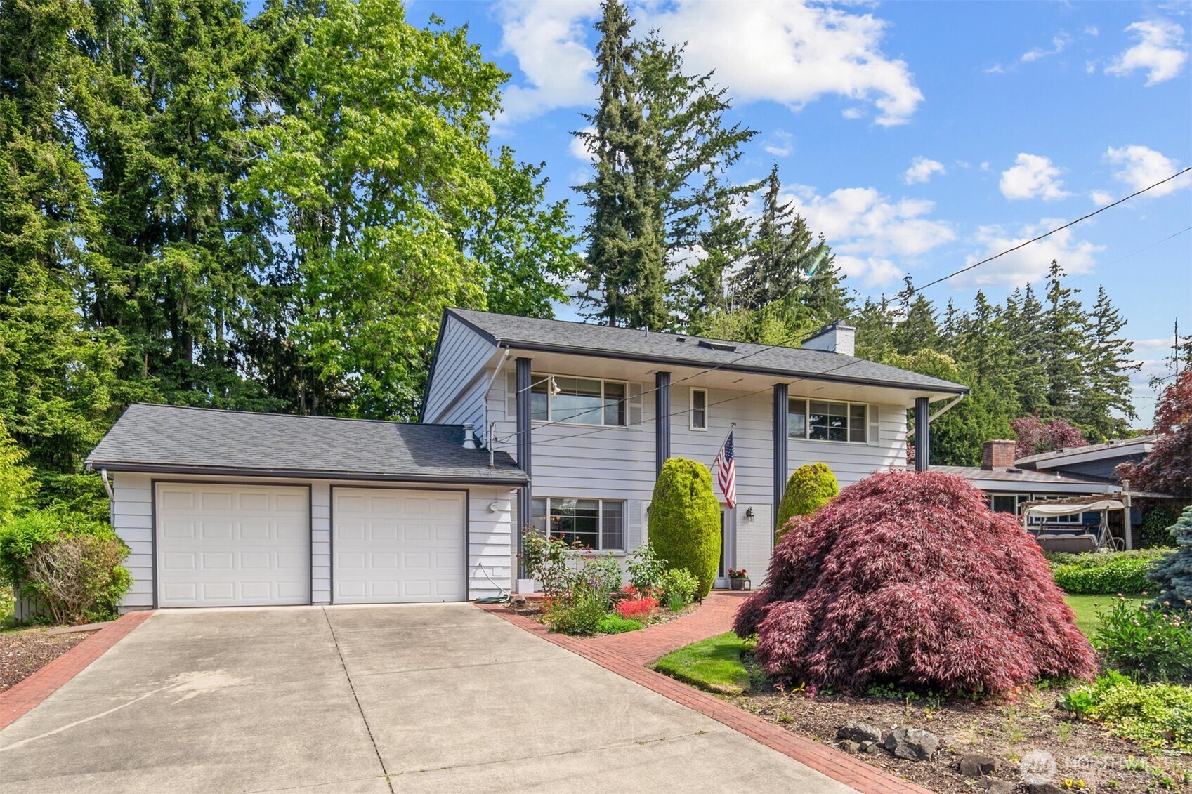 Bellevue, Washington 98007, United States, 4 Bedrooms Bedrooms, ,2 BathroomsBathrooms,Residential,Active,139949