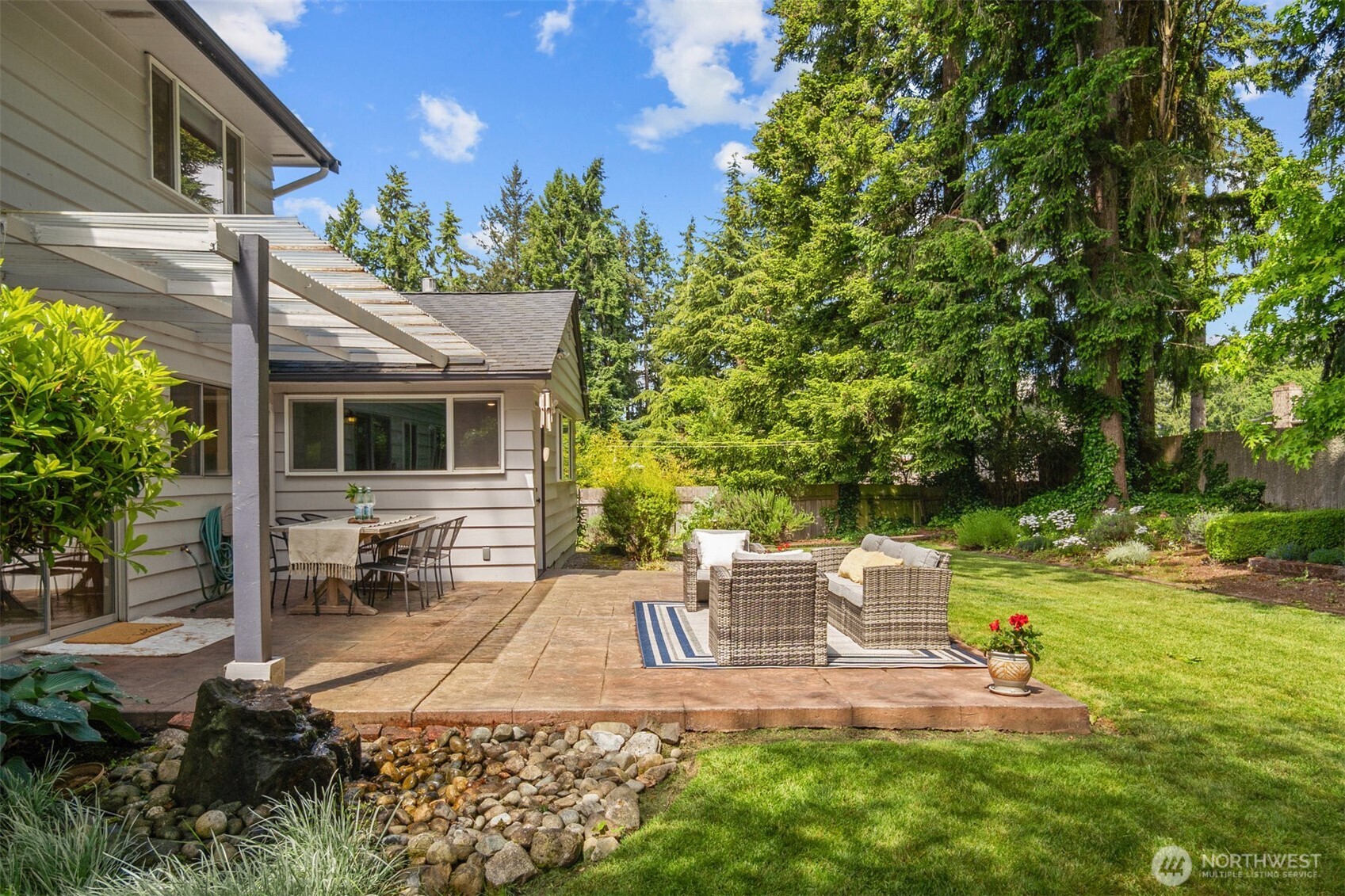 Bellevue, Washington 98007, United States, 4 Bedrooms Bedrooms, ,2 BathroomsBathrooms,Residential,Active,139949