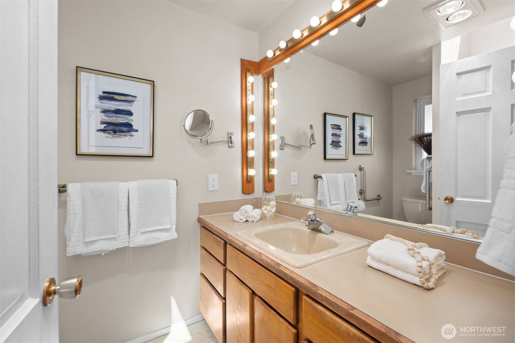 Bellevue, Washington 98007, United States, 4 Bedrooms Bedrooms, ,2 BathroomsBathrooms,Residential,Active,139949